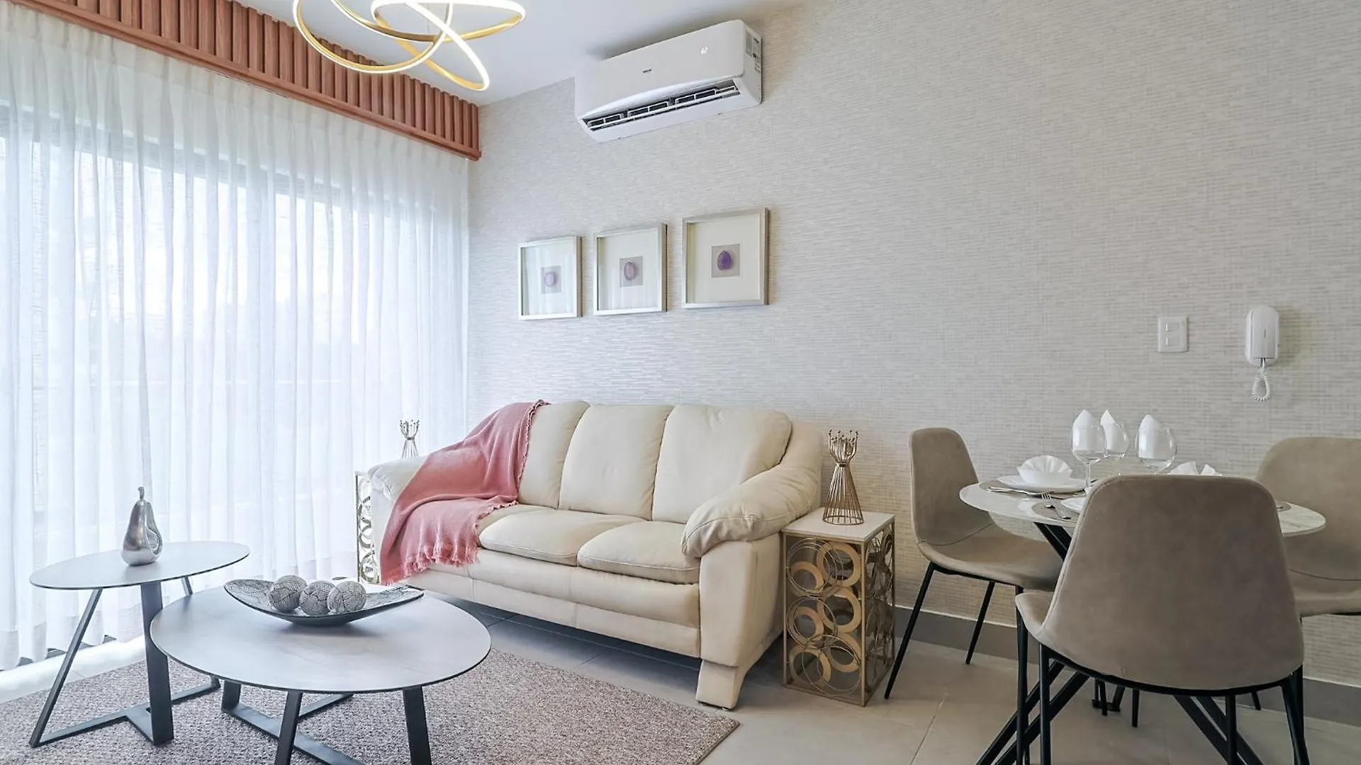 Charming City Center Apt, Pool contacts